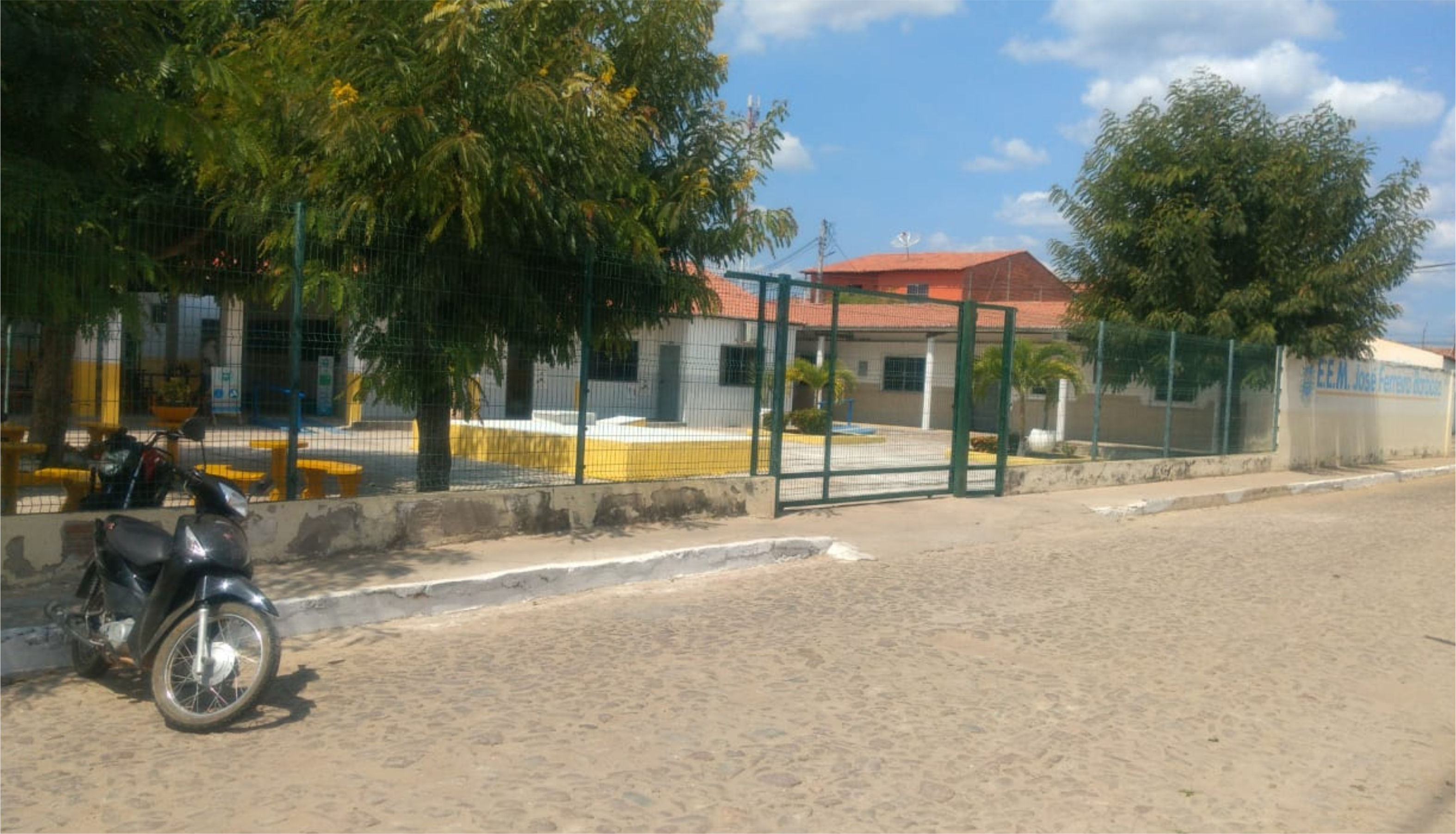 Fachada da Escola